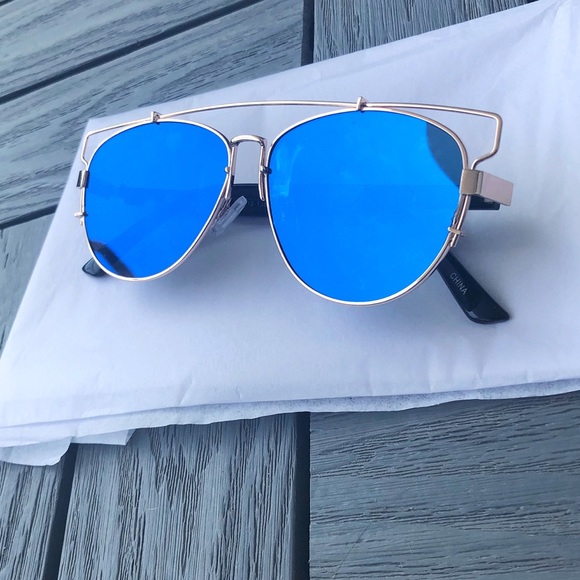 Collin’s Closet Accessories - NEW - Rose Gold Aviator Sunglasses
